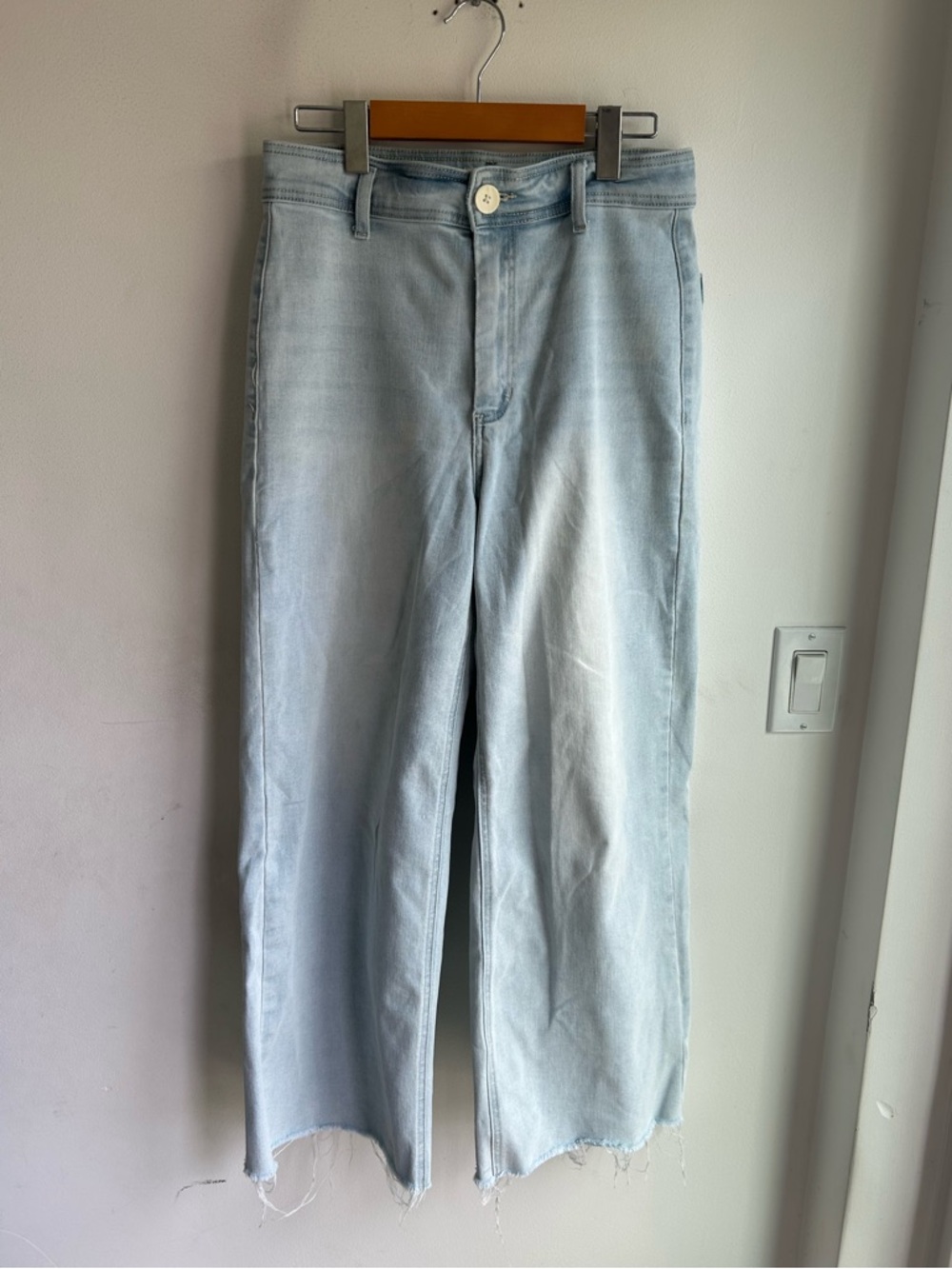 OAT nyc wide leg, distressed hem jeans. Women’s size 8. Great condition!